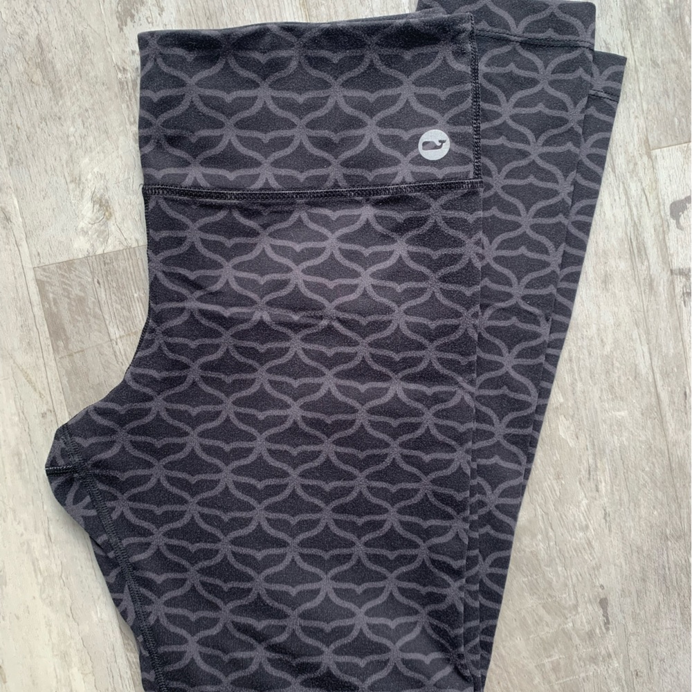 Women’s vineyard vines whale tail leggings